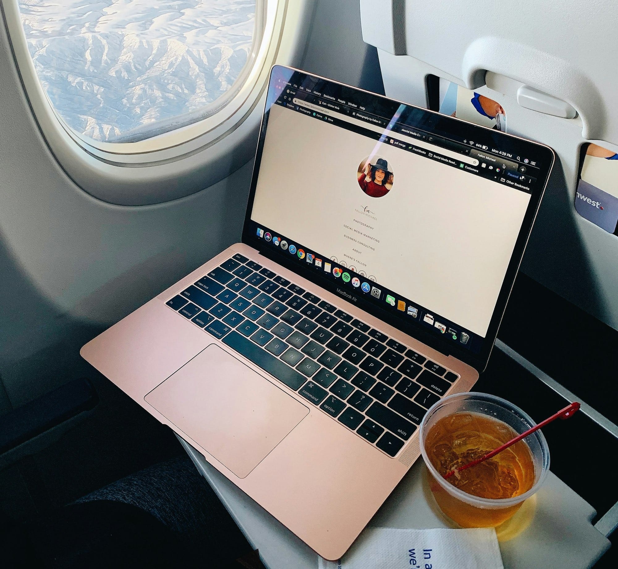 Stay Powered Anywhere: Airline-Friendly Travel Power Banks for iPhone and Apple Watch in 2025