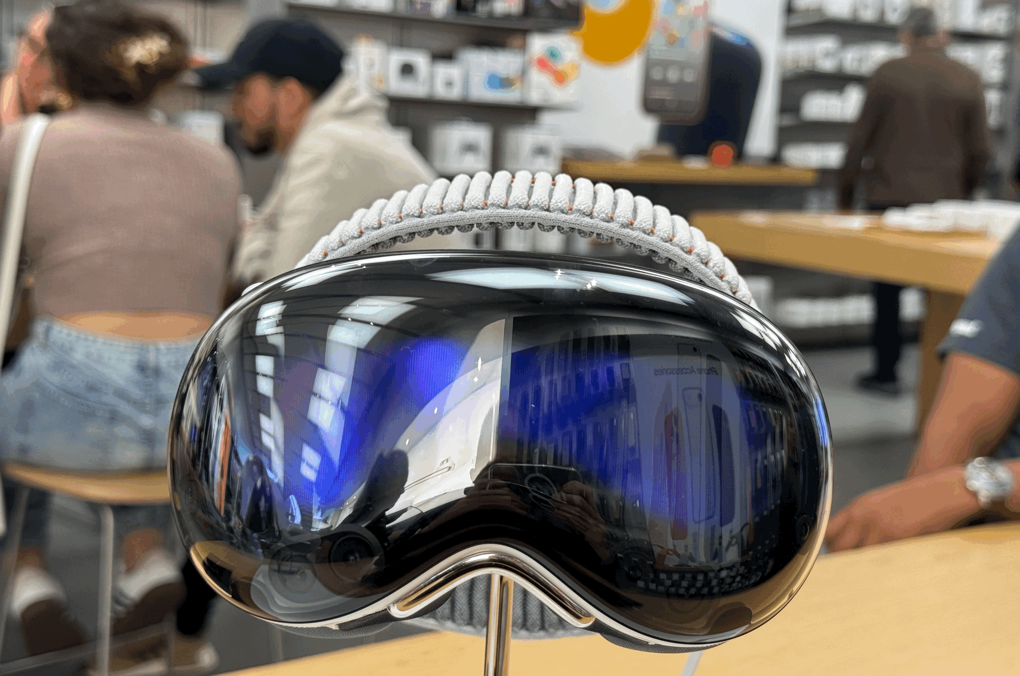 What’s It REALLY Like To Use The Vision Pro M5?